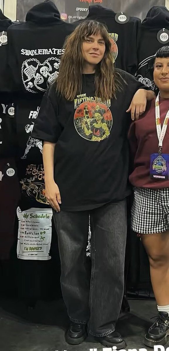 dcurifs's tweet photo. her gay ass fit son i’m crine https://t.co/3aMs2FlqUv