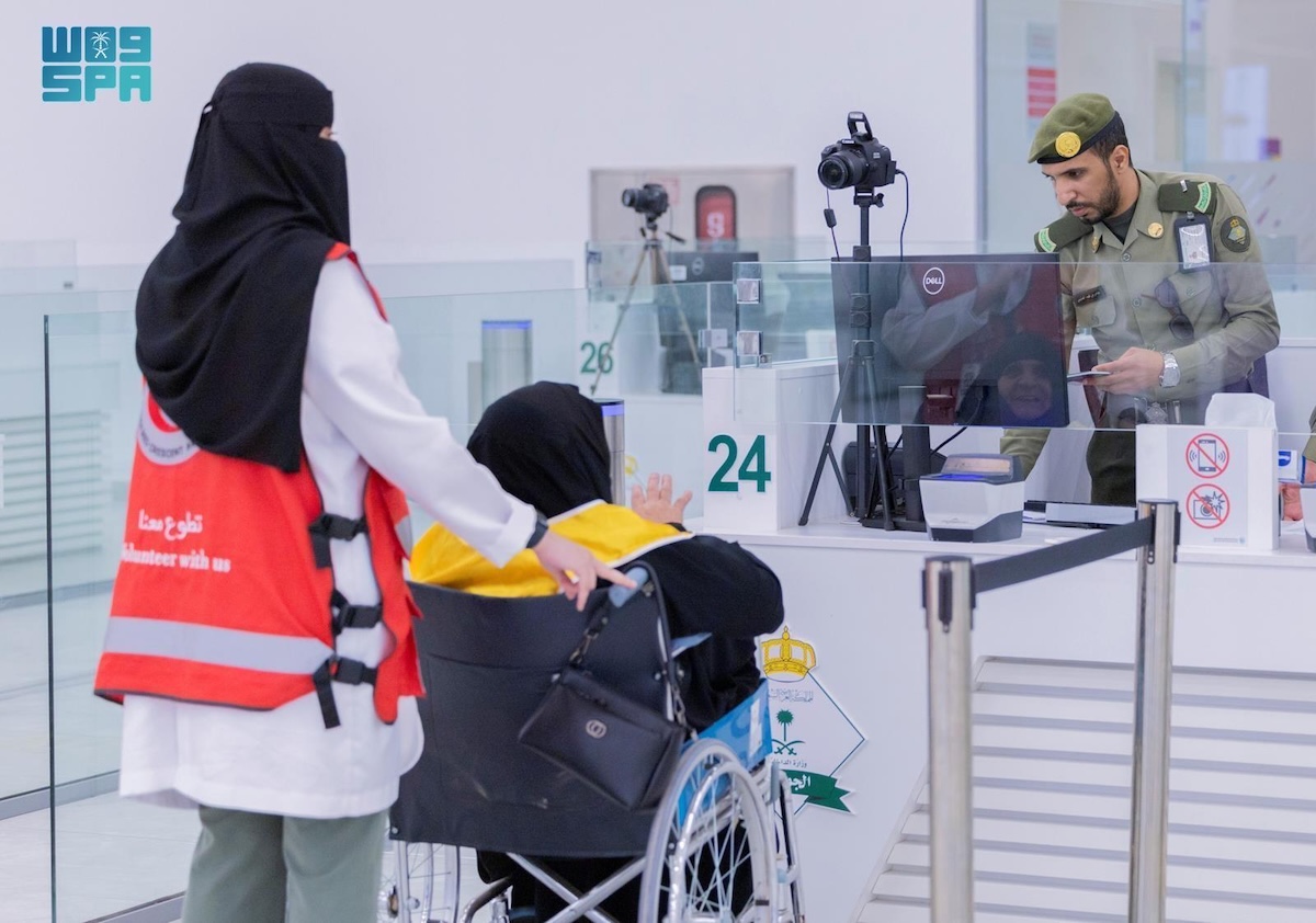 arabnews's tweet image. The Jadidat Arar border crossing in the Northern Borders region received the first groups of pilgrims arriving from #Iraq to perform Hajj arab.news/2e2ds
