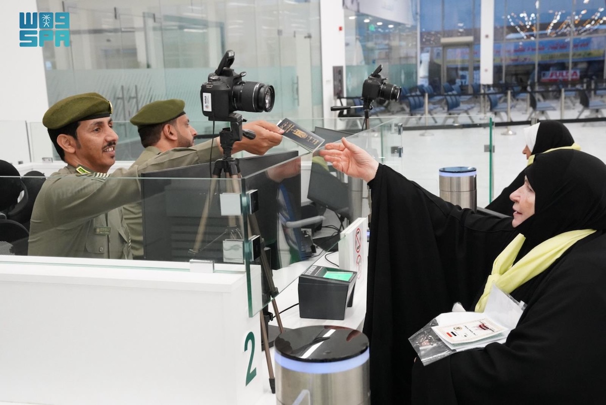 arabnews's tweet image. The Jadidat Arar border crossing in the Northern Borders region received the first groups of pilgrims arriving from #Iraq to perform Hajj arab.news/2e2ds