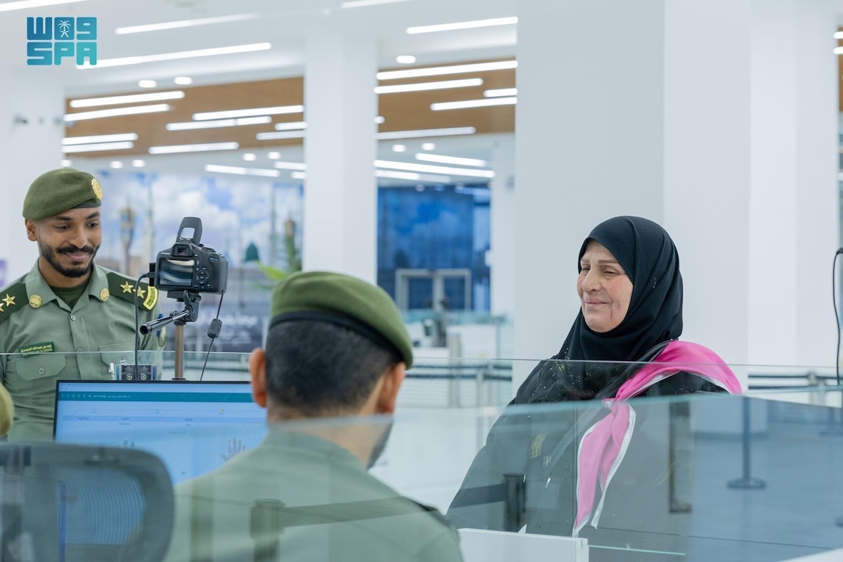 arabnews's tweet image. The Jadidat Arar border crossing in the Northern Borders region received the first groups of pilgrims arriving from #Iraq to perform Hajj arab.news/2e2ds