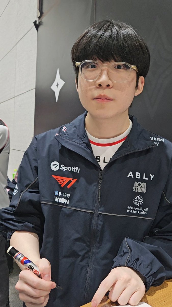 onlyforowt1's tweet image. 미팬영상돌려보다가진짜귀여워서못참음 #Zest