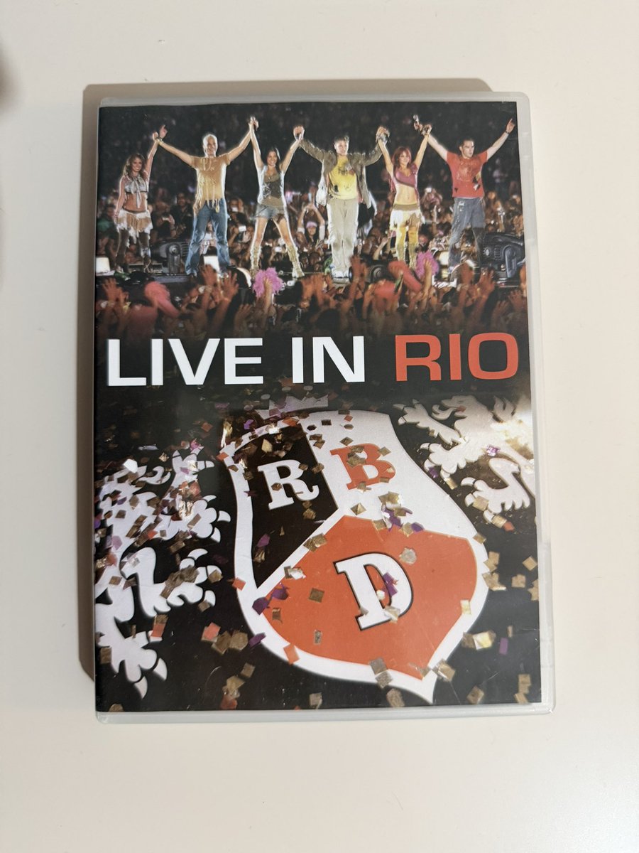 rodrigoceribeli's tweet photo. Quem aqui ama o #LiveInRio #RBD https://t.co/llu4nredJx