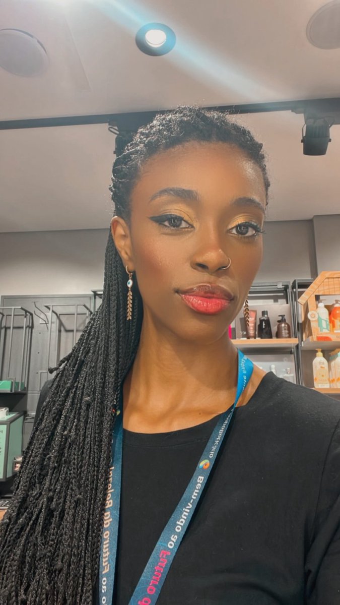 Bia está em Eros 🏝️✨ tweet media