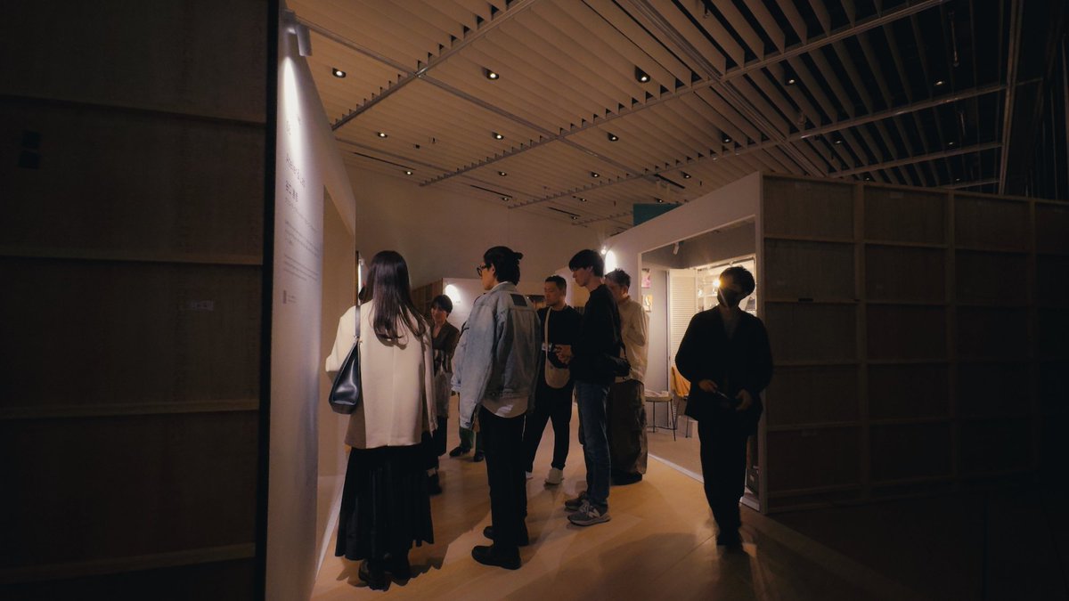kioku_sansaku's tweet photo. 虎ノ門ヒルズで開催中の「TOKYOROOMS展・貸切ツアー」を開催しました🎯

40組のクリエイターが、6畳の空間にそれぞれの世界観を表現した体験型展覧会。インテリアという枠を超えた、自分らしさを表現する展示となっております。

当日は代表のYutaやイベント主催にも同席していただき、各部屋について解説していただきました🏠