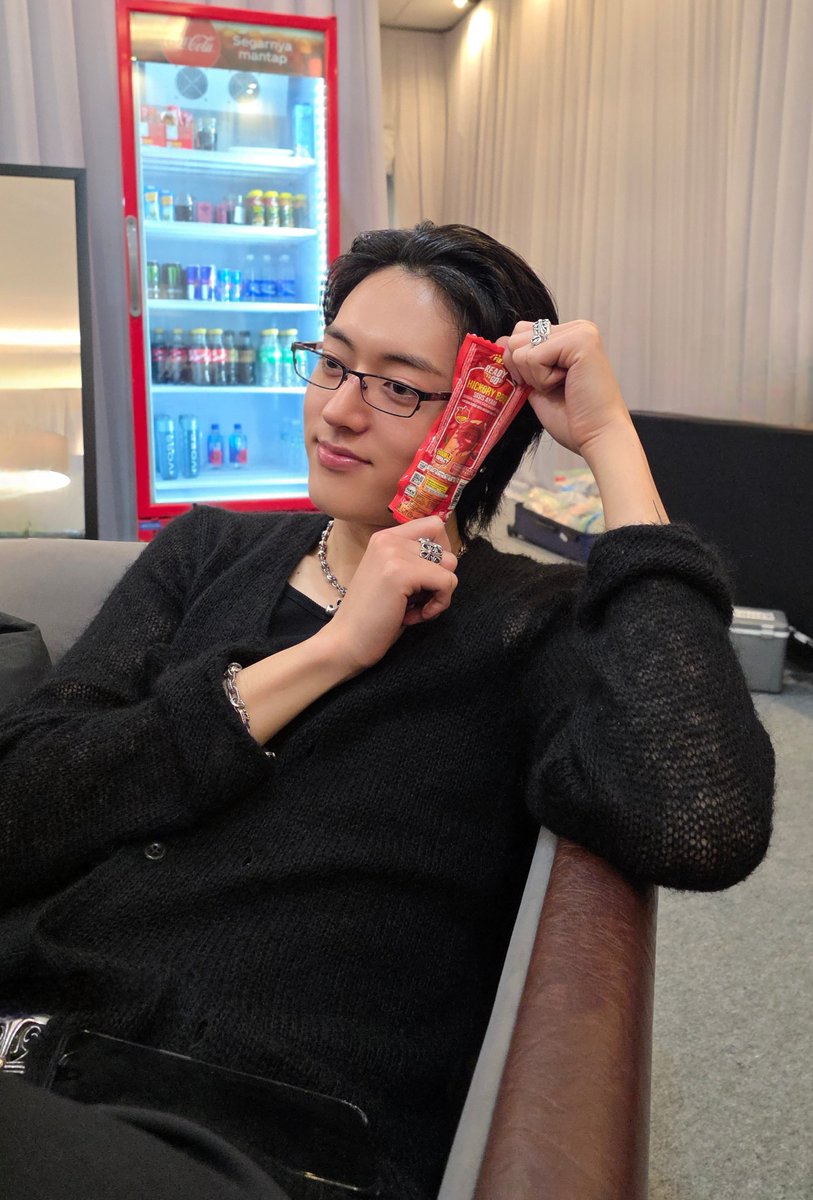 へへ tweet media