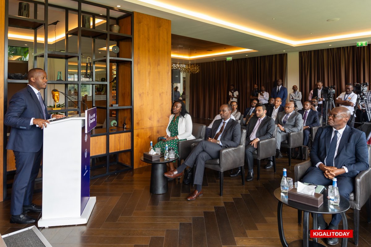 Le Canapé tweet media