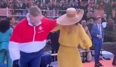 NimPres's tweet photo. Oef, als je met Niko bent vergeet je zomaar onze Royals te feliciteren. Wat een leuke gezellige beelden uit Maassluis waar ze op bezoek zijn. En dat schaatsen dan, midden in de zomer! En die kleren, zie zien er weer prachtig uit.
Fijne dag allemaal, wat hebben we het toch goed! https://t.co/JY1khVbcUo