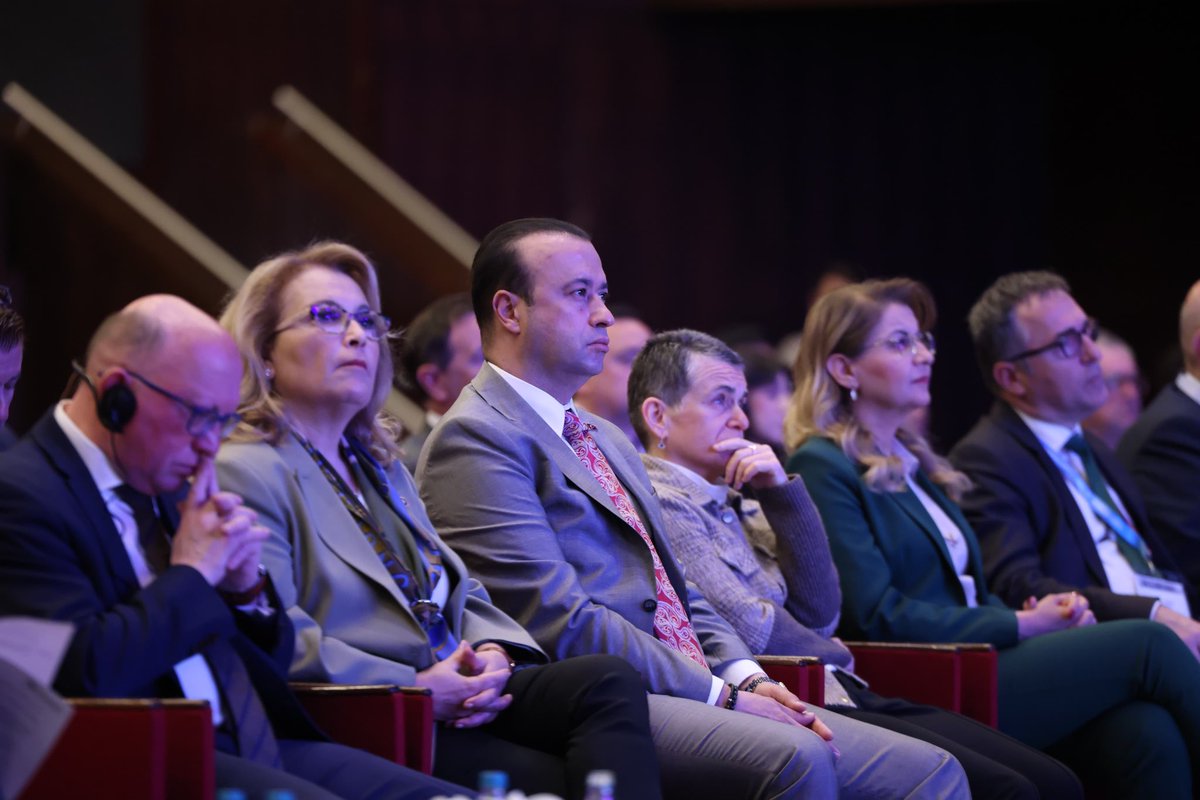 VolkanDemir_PhD's tweet photo. İBB Başkan Vekilimiz Sayın Nuri Aslan ile, kurumumuzun girişimleri sonucunda İstanbul’da ev sahipliği yapmaya hak kazandığımız 17. ITS Avrupa Kongresi’nin açılışını gerçekleştirdik.

Üç gün boyunca devam edecek kongrenin, hem uluslararası temas ve iş birliklerimizi güçlendirmesini hem de İstanbul’umuzun ulaşım vizyonuna katkı sunmasını diliyorum. 

#umutburada #tamyolileri