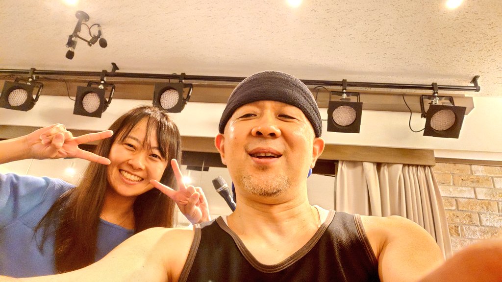 D_Atsuuuuuuuu69's tweet photo. Volume-8リハでした!
なんか久しぶりに皆に会った感じだったなー
調子も良かった!!
調子良過ぎてアレンジが…w
善き時間だった!!
#volume8 https://t.co/zXs9germqu
