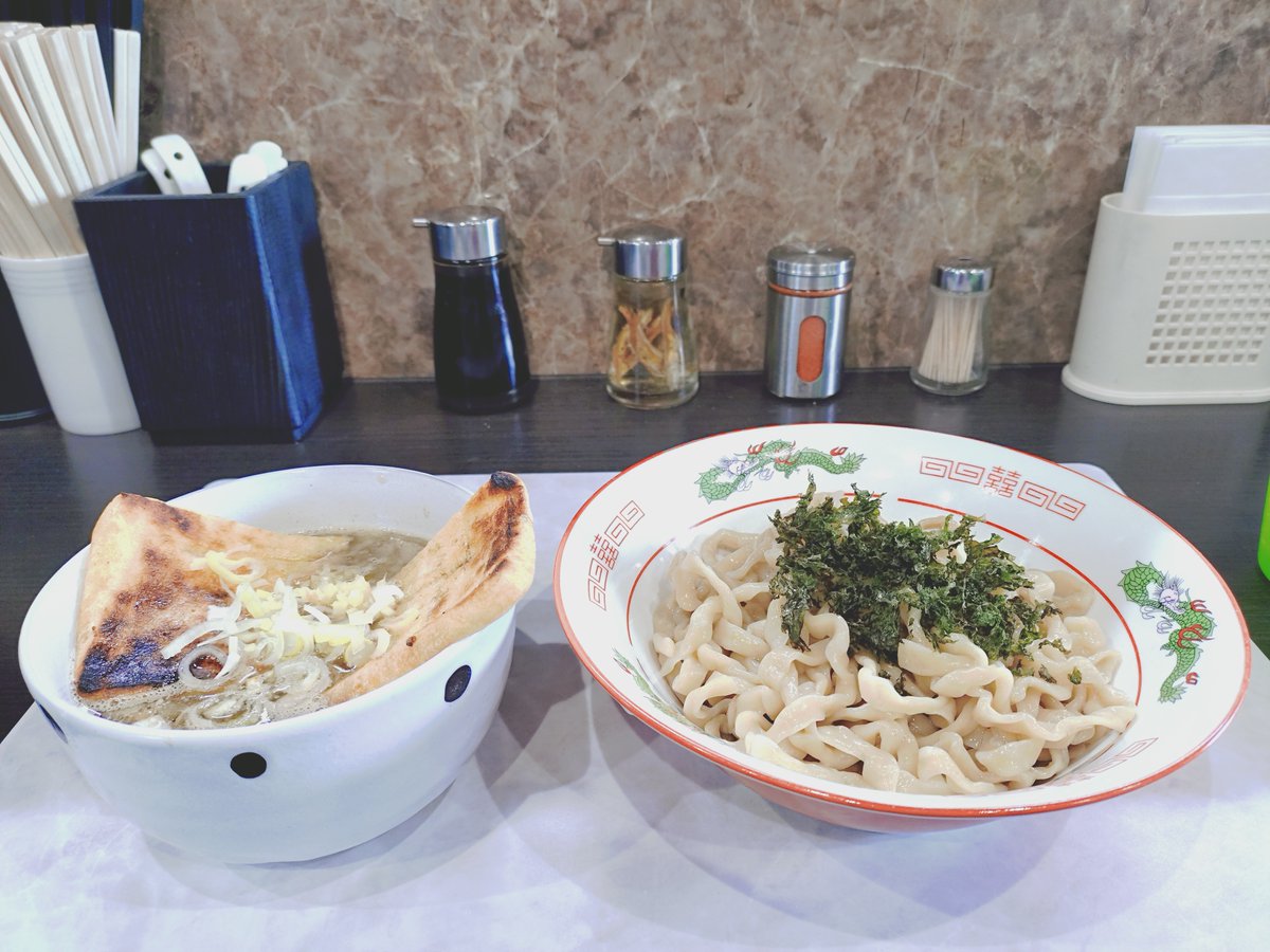 先日は
秋津　麺.丼Dining夢者さんで『背脂烏賊煮干の田舎風つけ麺』を訪食😋
イカの香りと煮干しの旨味が上品に感じるつけ汁にオーション麺を絡ませれば噛み応え抜群な食感と甘味を感じながら食べれて美味い😍
そして追い飯入れれば魚介出汁たっぷり雑炊の様にサラサラ完食🥰
今日も幸腹様でした🤗
