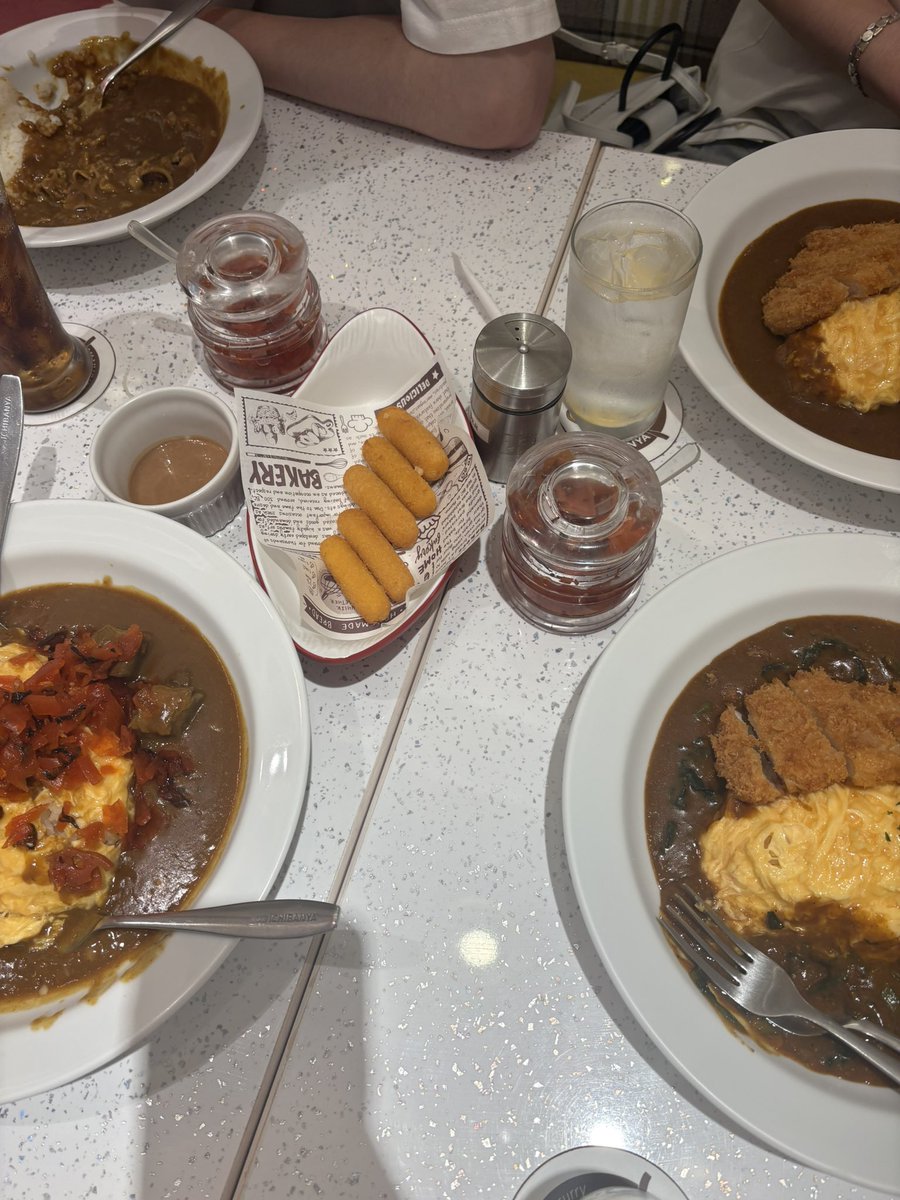 ไหนนทุกคนกินอะไรอ้ะยางง มีคนกินข้าวด้วยมั้ยคับ
#Pete_nvich