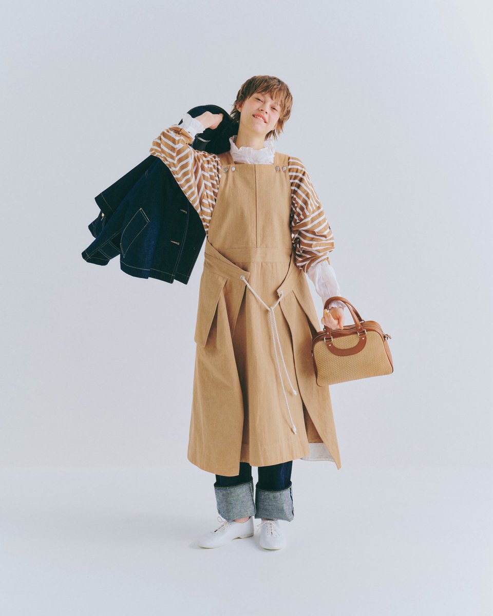 FUDGE_magazine's tweet photo. エプロンをワンピースのように着こなして、新しいお洒落を始めよう。
https://t.co/uC6y7iEhFv https://t.co/AXBsy9YXjM
