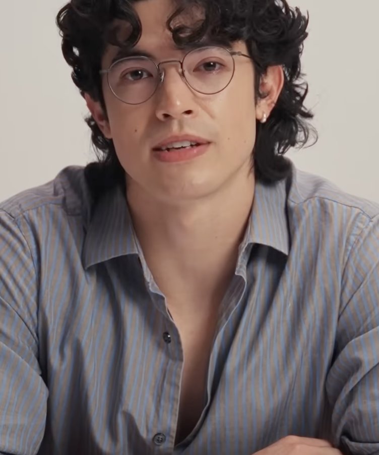 cxslocket's tweet photo. conan in this kind of outfit (including the glasses) >>>>>>> https://t.co/kXIQgV522n