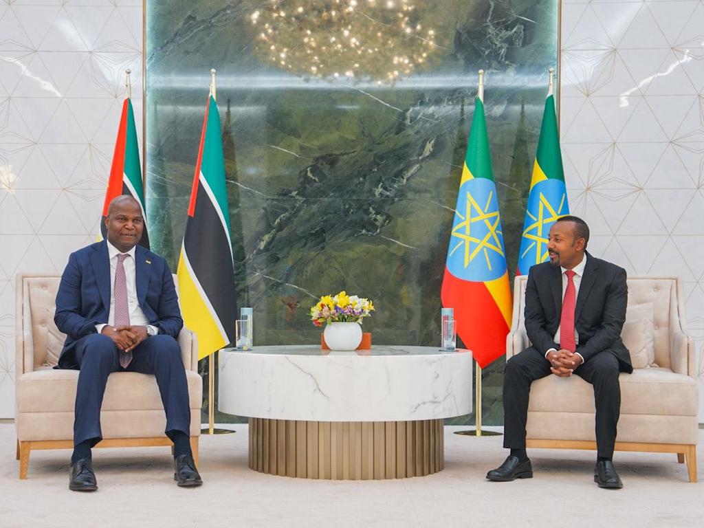 MarekoPParty's tweet photo. PM Abiy Welcomes Mozambican President Daniel Francisco Chapo in Addis Ababa
#Prosperity https://t.co/DTnUMLOW1l