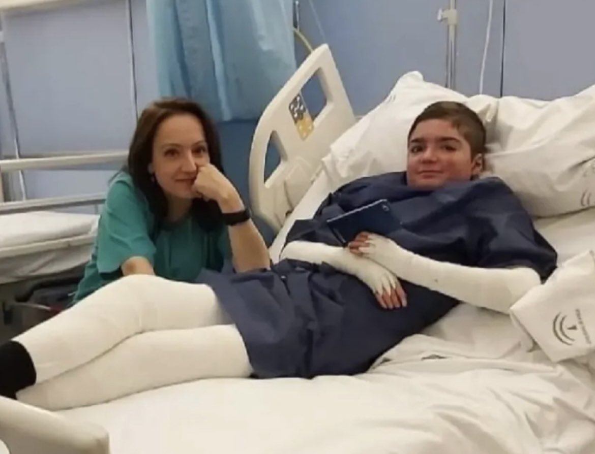 herqles_es's tweet image. 🇪🇸 | #ÚltimaHora Gran noticia para los enfermos con piel de mariposa y sus familias:  Andalucía ha comenzado hoy a dispensar Vyjuvek a estos pacientes. 

Leo y Adrián, de 12 y 22 años, han sido los primeros en iniciar sus tratamientos.