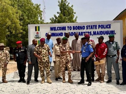 radionigeriahq's tweet image. Security chiefs, Borno govt meet to strengthen security operations

#Borno
#Security 
#RadioNigeria
#Newsupdate

 radionigeria.gov.ng/2026/04/27/sec…