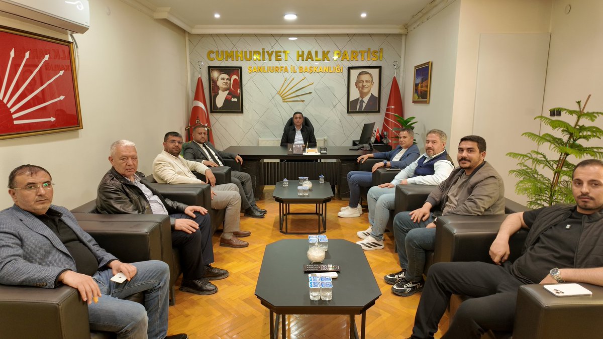 karadagferhatt's tweet photo. Şanlıurfa Eğitim yöneticileri ve Çalışanları sendikası (EYSEN) il Temsilcisi Mehmet çakmak yönetim kurulu ile birlikte bizleri ziyaret ettiler.
Ziyaretlerinden ötürü  teşekkür ediyor, Sendikal çalışmalarda kendilerine başarılar diliyorum. 

@herkesicinCHP @eczozgurozel @EnsarAytekin10 @eysensendikasi @uveysizol @EmiryetimM