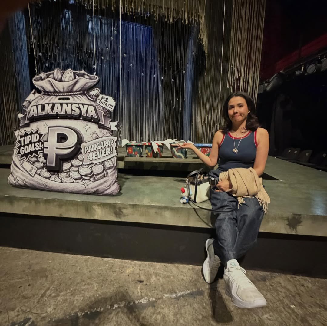 TeamYaRylleOfc's tweet image. #Repost from @anakarylle : Isang pagbati sa lahat ng bumubuo ng #Endo! Kung wala ka pang plano sa Mayo 1 swipe to buy tickets for my fellow #QuezonOnPrime First Lady @breathe_with_noelle’s show buy @petatheater @petaplus. Thanks for the theater date treat @annecurtissmith!