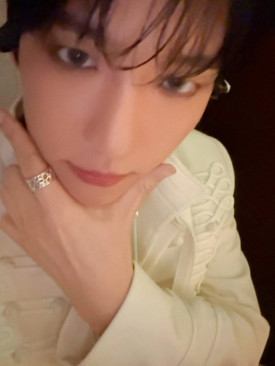 'KNOCK KNOCK!' tweet media