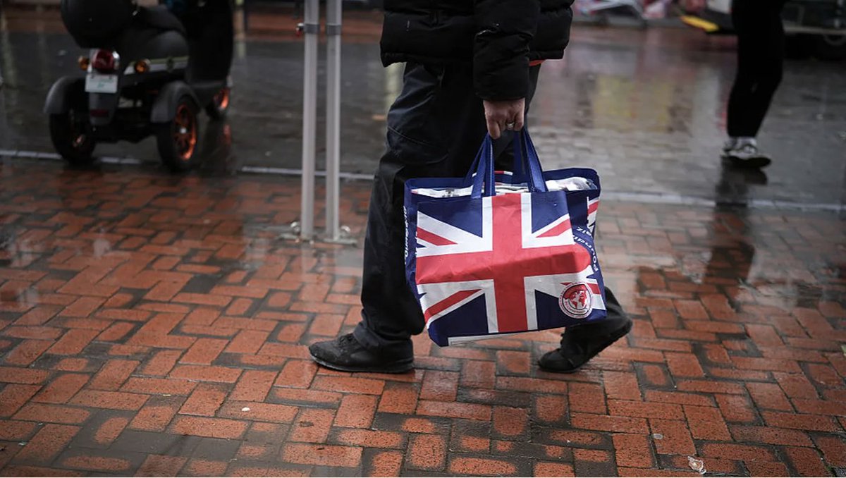 【“心比天高”的英国】帕里克：除非英国政策制定者和公众意识到，他们的价值观和习惯更适合一个有资源挥霍的更富裕国家，否则英国将继续沉沦。
ftchinese.com/story/001109572