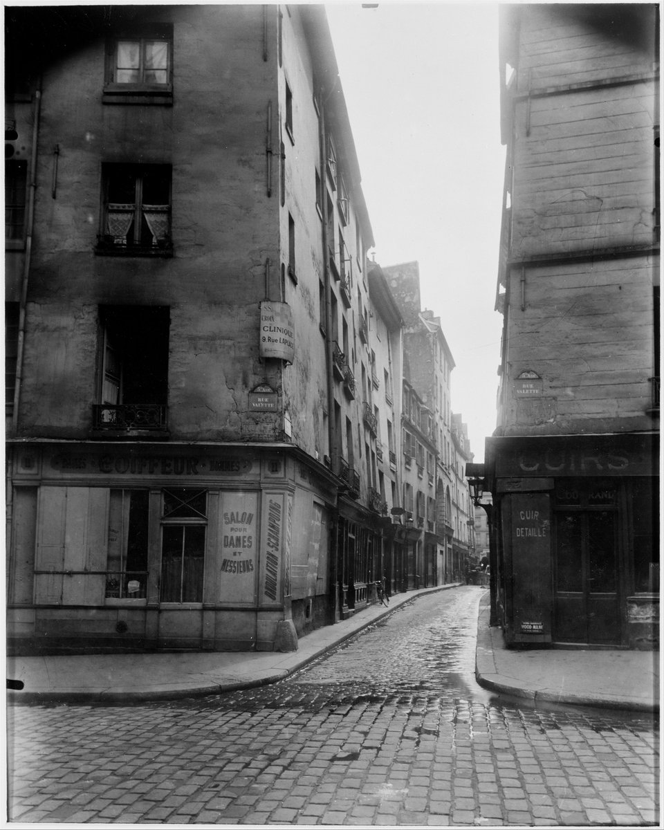 📸 Eugène Atget. 
Rue Laplace et rue Valette 
1926. Paris 5e