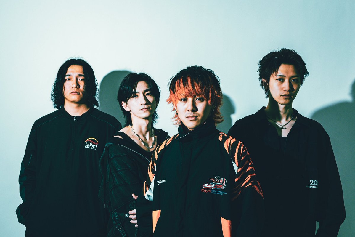 slp_edp's tweet image. 【📸New Artist Photo Off Shots📸】

先日公開した新アーティスト写真の
オフショットを公開

楽しく、真剣に撮影してました📸

Photo by @_yuuukiii13 

#Endorphine 
#Artistphoto #band 
#Loudorphine #offshots