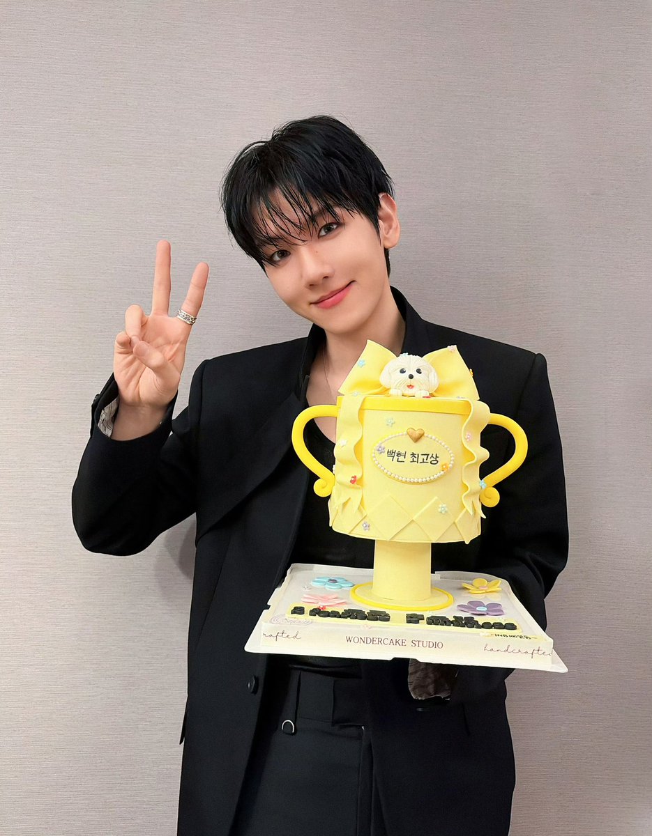 best of 백현이 ❤️ tweet media