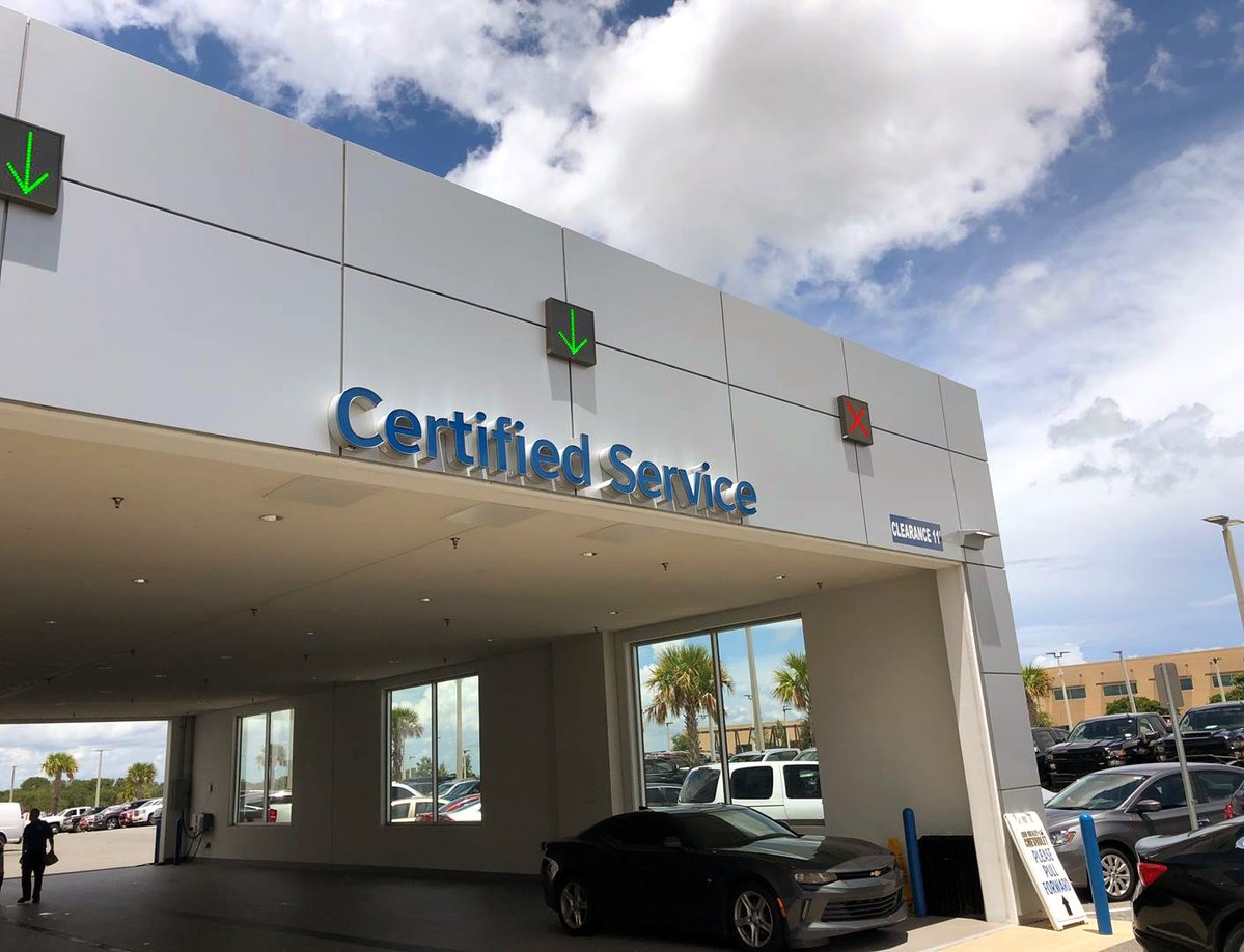 Signal_Tech's tweet image. Many #vehicle manufacturers require dealerships to upgrade their showrooms &amp;amp; service centers, including upgraded #signage.

Help ease the burden of upgrades by checking out our entire lineup of #LEDsigns &amp;amp; directional #signage for vehicle #ServiceCenters: bit.ly/4vJMDae
