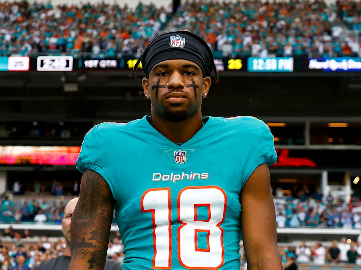TheFishTank81's tweet image. "My name is Eazy!"

@erikezukanma joins us in The Fish Tank tomorrow! Make sure to follow now so you can #DiveIn later. 

@ojmcduffie81 @SeriouslySevach @cvhlaw #CasaBella @DolphinsTalk @UFLDefenders