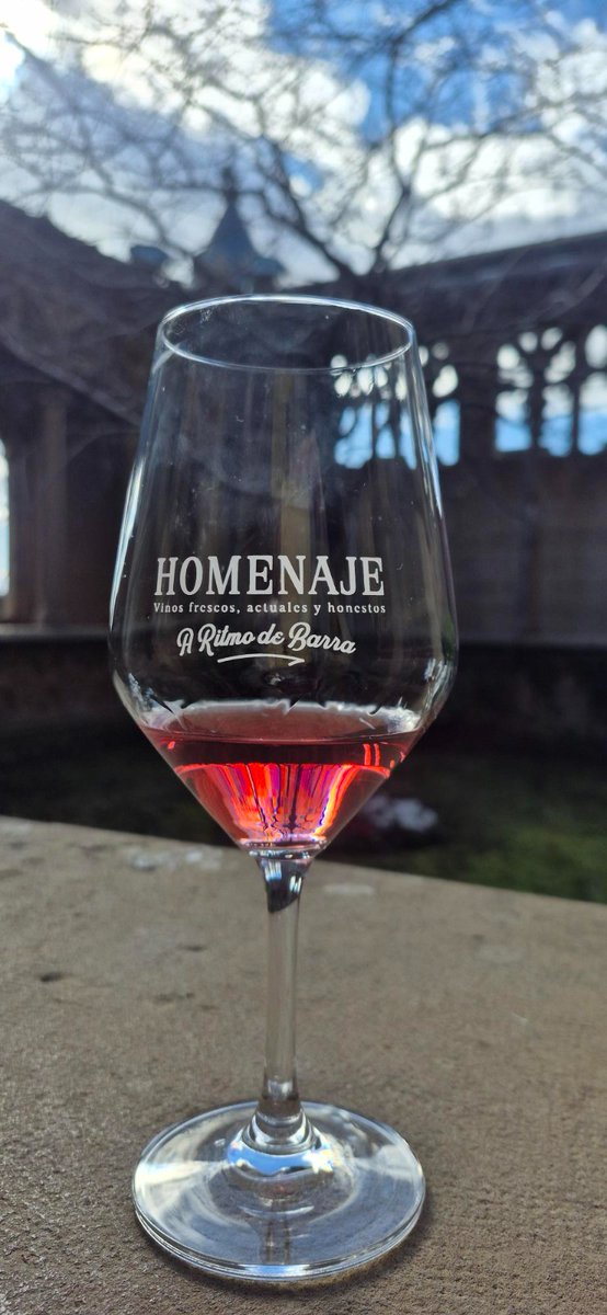 GastroMadrid_'s tweet photo. 🍷 @BodegaMarcoReal entiende que hay vinos que protagonismo, sino momento. Por eso vuelve con una idea clara: recuperar la barra como lugar donde el vino se disfruta sin vueltas.

#vino #homenaje @grupolanavarra

https://t.co/3RXQ1V1ykN https://t.co/CXVjVhqRpw