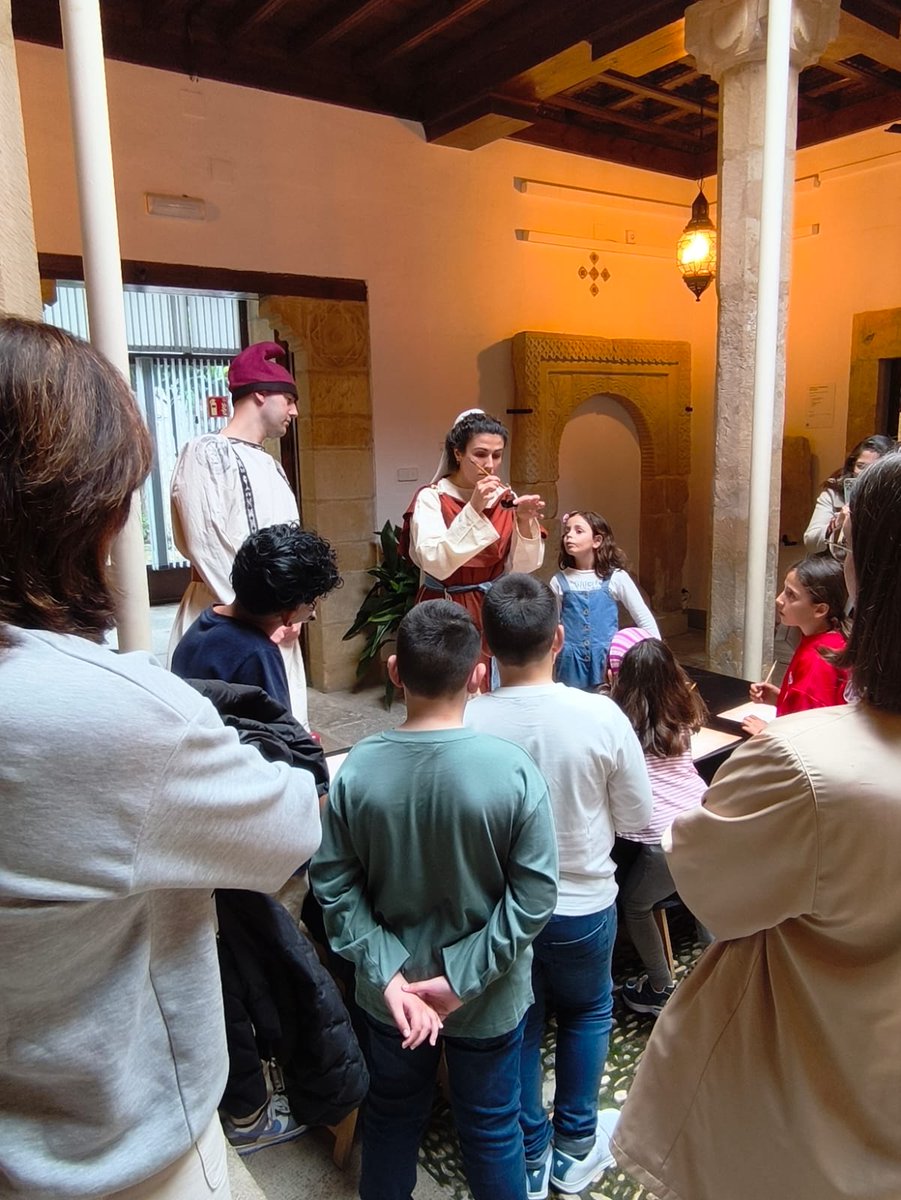 MusArqUbeda's tweet photo. ✍️ Taller de escritura visigótica el pasado sábado en nuestro museo.
Una forma entretenida de acercar la historia de nuestros antepasados.
🔹 #CulturaAND #MuseosAND https://t.co/TwK3OFC2n6