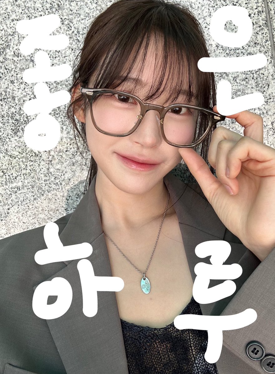 clikeyproject's tweet image. n년 전 오늘의클라씨
On This Day: #CLASSy ⏪

2022.05.04 weverse post update
#HYUNGSEO