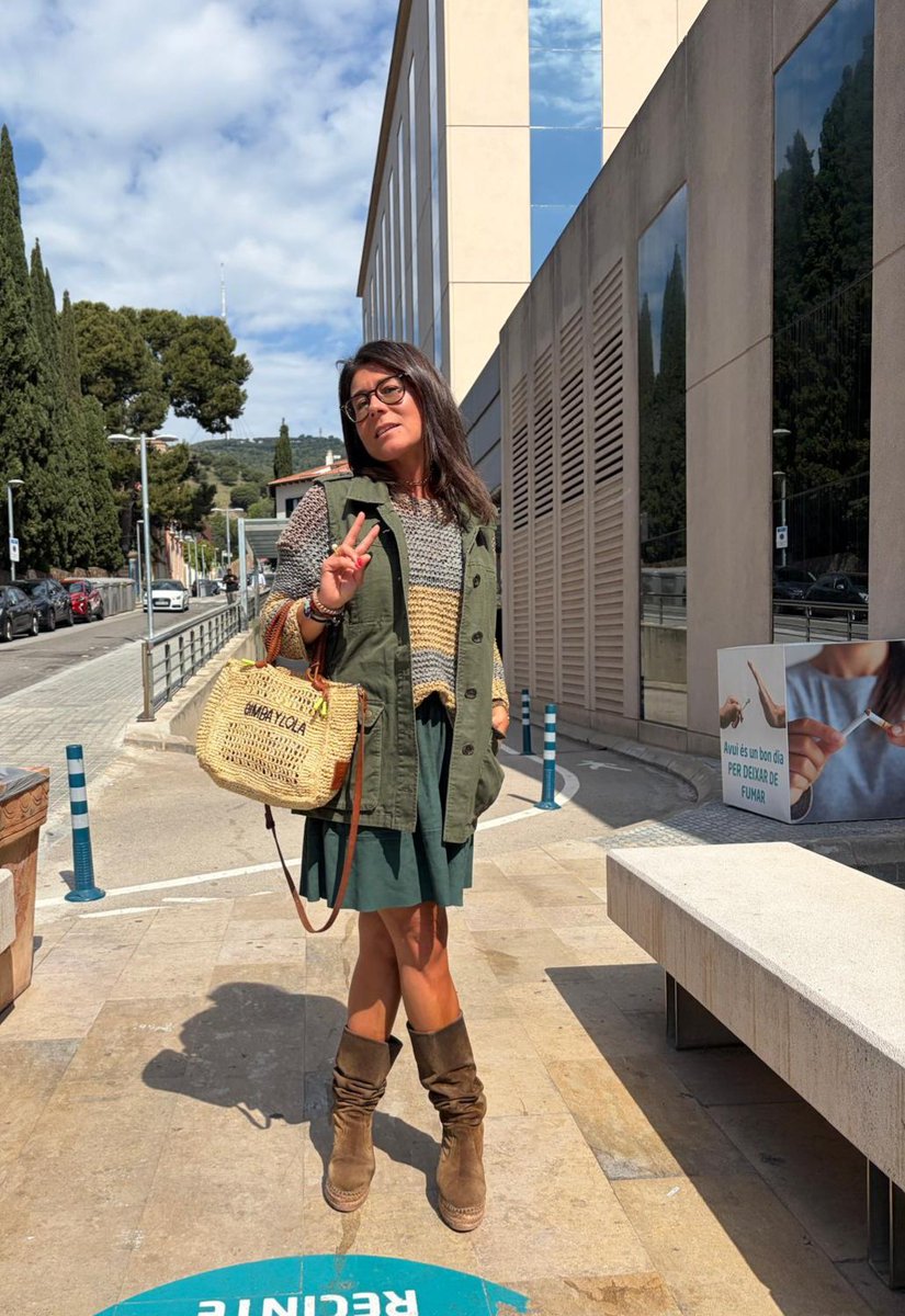_moni_m's tweet photo. El outfit en cuestión 😅👇🏼
#FelizaLunes #gestiones https://t.co/Zbch9Ets1B
