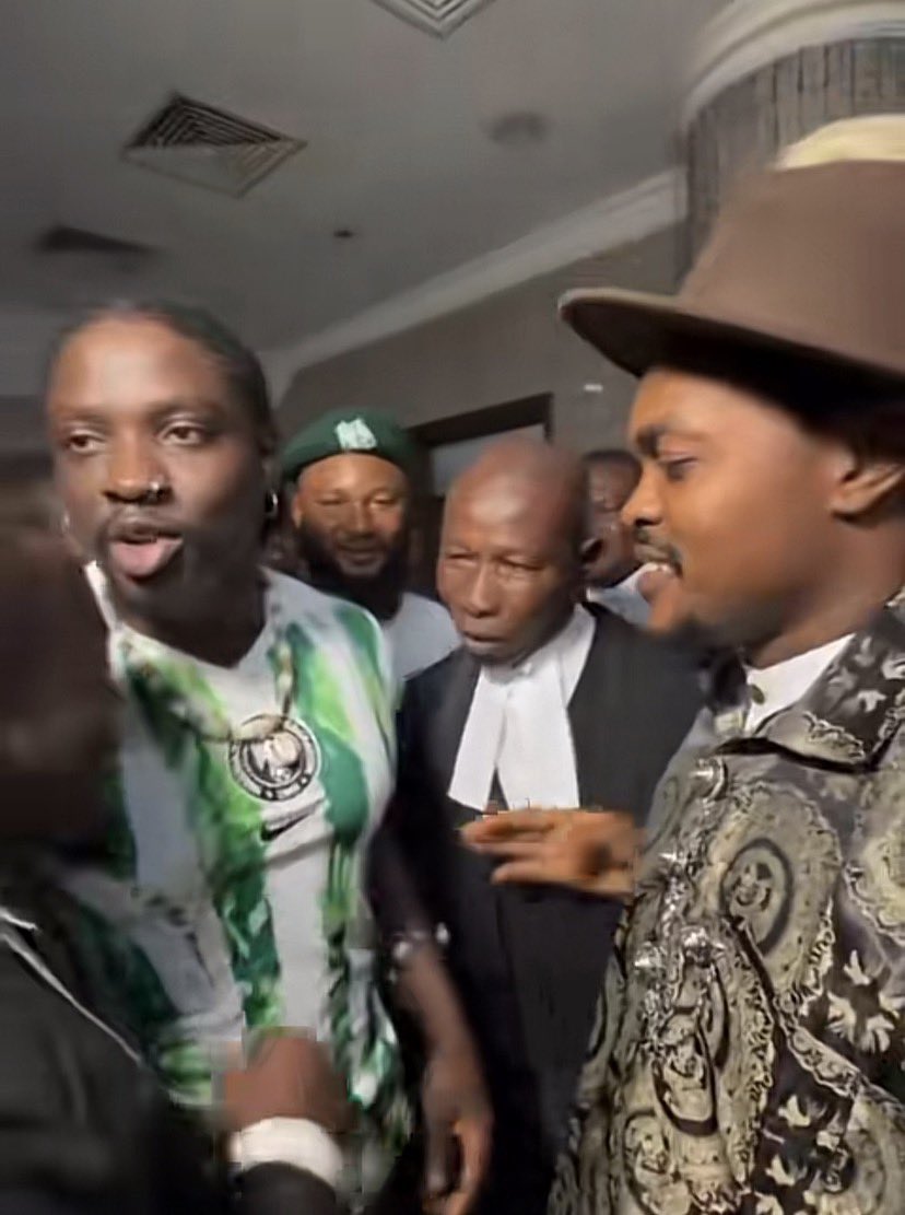 BLord don learn new thing, now he dey stand in front of VDM with fear😂