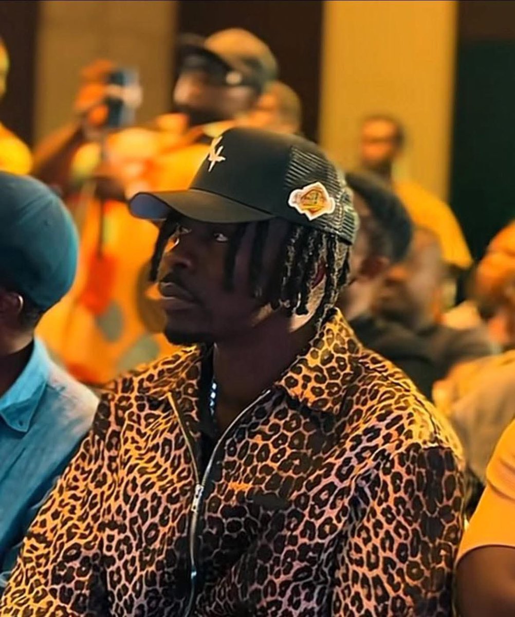 In the History Of Afrobeats,
Shatta Wale Collaborated With the Most Grammy Awarded Artist 𝗕𝗘𝗬𝗢𝗡𝗖𝗘🇺🇸 
[ALREADY] 🎶 

In the History Of Dancehall, 
Shatta Wale Collaborated with the Greatest Dancehall Artist Ever 𝗩𝗬𝗕𝗭 𝗞𝗔𝗥𝗧𝗘𝗟🇯🇲
[MANSA MUSA] 🎶 

In the History Of