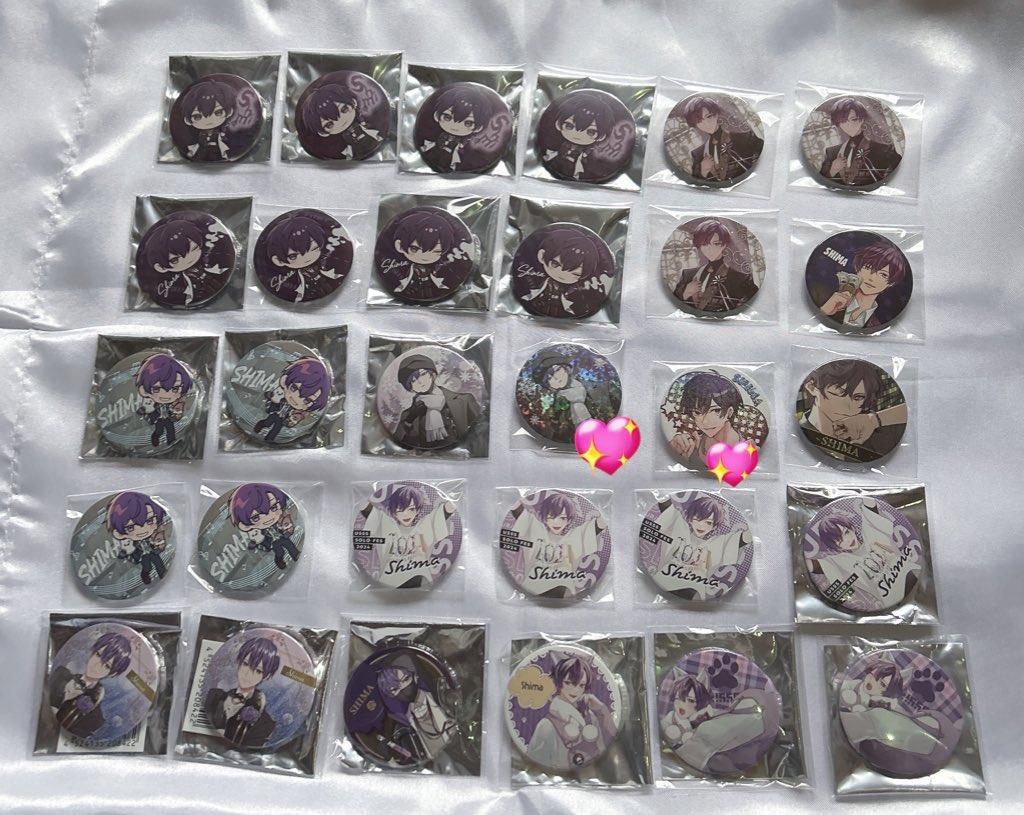 _usagi_mi's tweet photo. @382sanNakano こんばんは。検索よりお声がけ失礼します。
💜さんの名刺と過去缶バッジ何点か所持しております。
何か交換出来るものがありました、❤️さんの缶バッジ(真ん中のスポットライト)と交換可能でしょうか…？
ご検討よろしくお願いします。 https://t.co/R5SgTiCwki