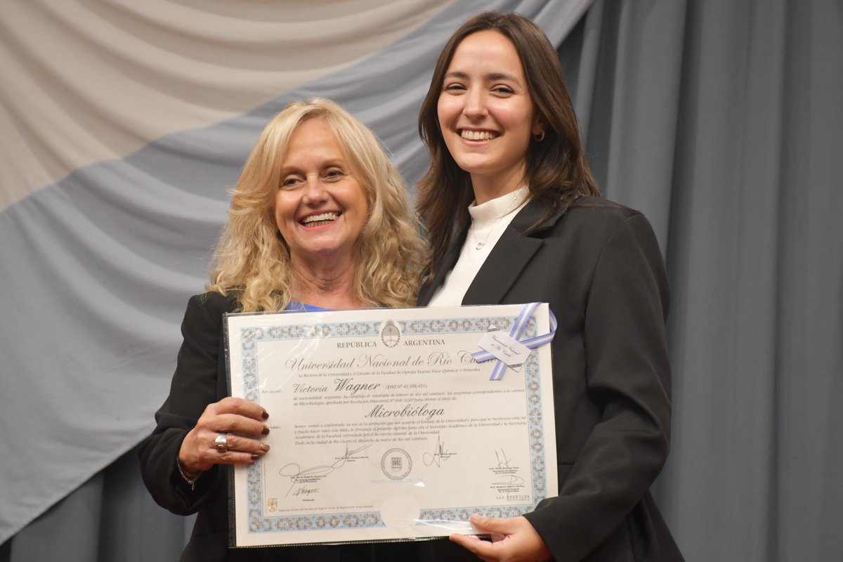Exactas_UNRC's tweet photo. El pasado viernes se realizó la 317ª colación de grado y posgrado de la UNRC. Fue la segunda del año y recibieron sus diplomas 18 graduados de la Facultad de Ciencias Exactas, Físico-Químicas y Naturales
https://t.co/g6y9XxT6dZ https://t.co/ueDn9hlzyC