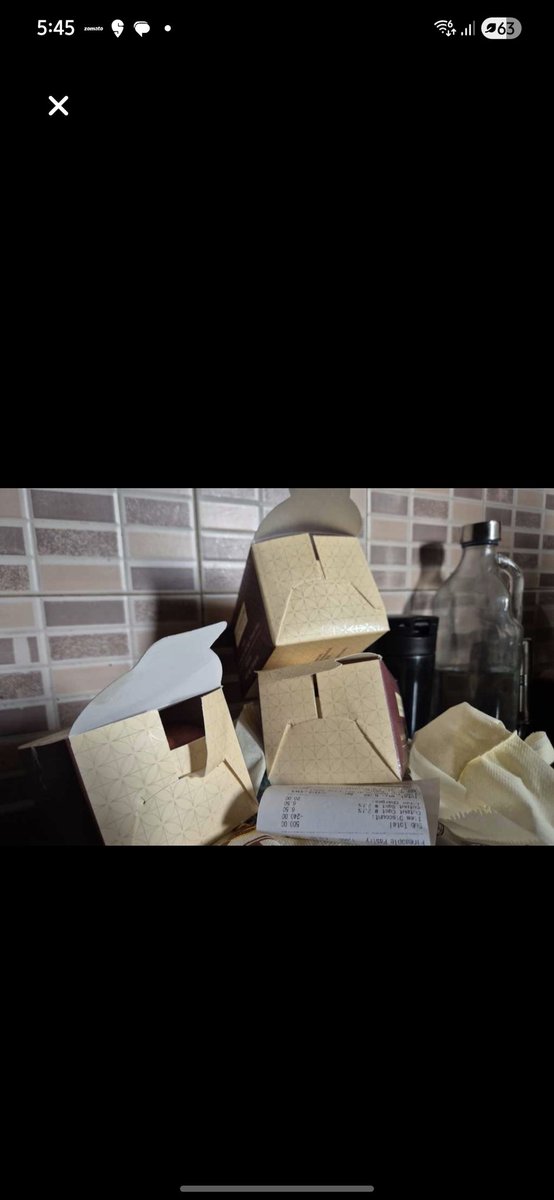 HarHarMahadev_9's tweet photo. @zomatocare @zomato This is the level of food safety and hygiene at Zomato. Worst part is the zomato's action to it. They are chill and expect customer to stay chill.
#zomato #swiggy #foodorpoison #fssai @fssaiindia @Fssailicense #hygiene https://t.co/NDjAwOAau8
