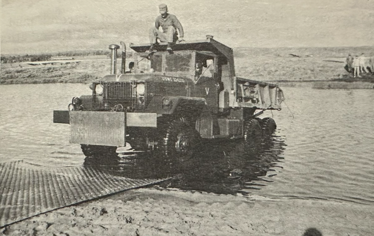 USMC demonstrating MOMAT c.1975. This reusable matting could be rapidly deployed for spreading loads on marginal ground like river beds, beaches, mud, or even landing pads for helicopters. 1/3 <a href="/thinkdefence/">Think Defence</a> @history @military