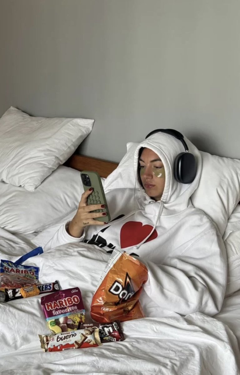 𝒞𝓁𝒶𝓈𝓈𝓎 tweet media