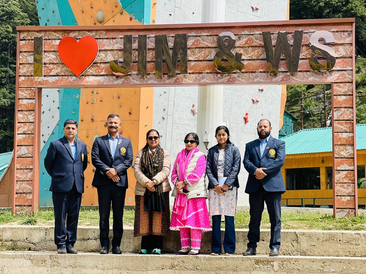 jimwsofficial's tweet image. Proud moment for JIM&amp;amp;WS as we welcomed Dr. Pallavi Jain Govil, IAS, Hon’ble Secretary, Dept. of Youth Affairs &amp;amp; Sports, Govt. of India.
Her inspiring interaction with trainees and visit to the Himalayan Museum highlighted our legacy and vision.
 #JIMWS #Adventure