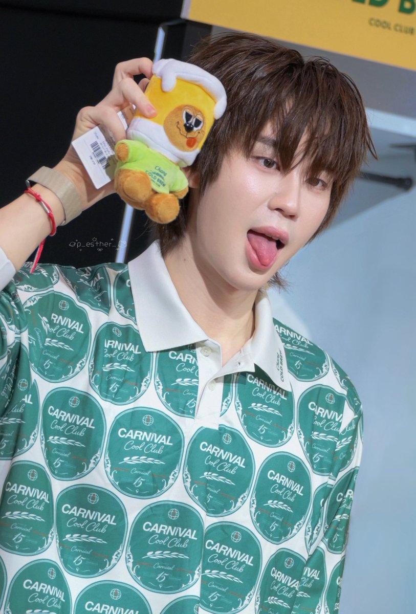 `ฉีกยิ้ม ⑅◡̈/. tweet media