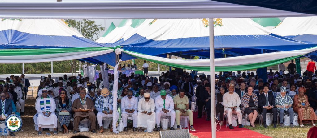 Presidency_SL's tweet photo. His excellency @julius_maadabio marked Sierra Leone's 65th Independence Day with an interfaith service at State House, reflecting our shared hope and unity.

We are one nation under God, not merely as a formality but as a deep truth that binds us all. Let us continue to live peacefully and support one another. May we always choose Sierra Leone in all our endeavors.