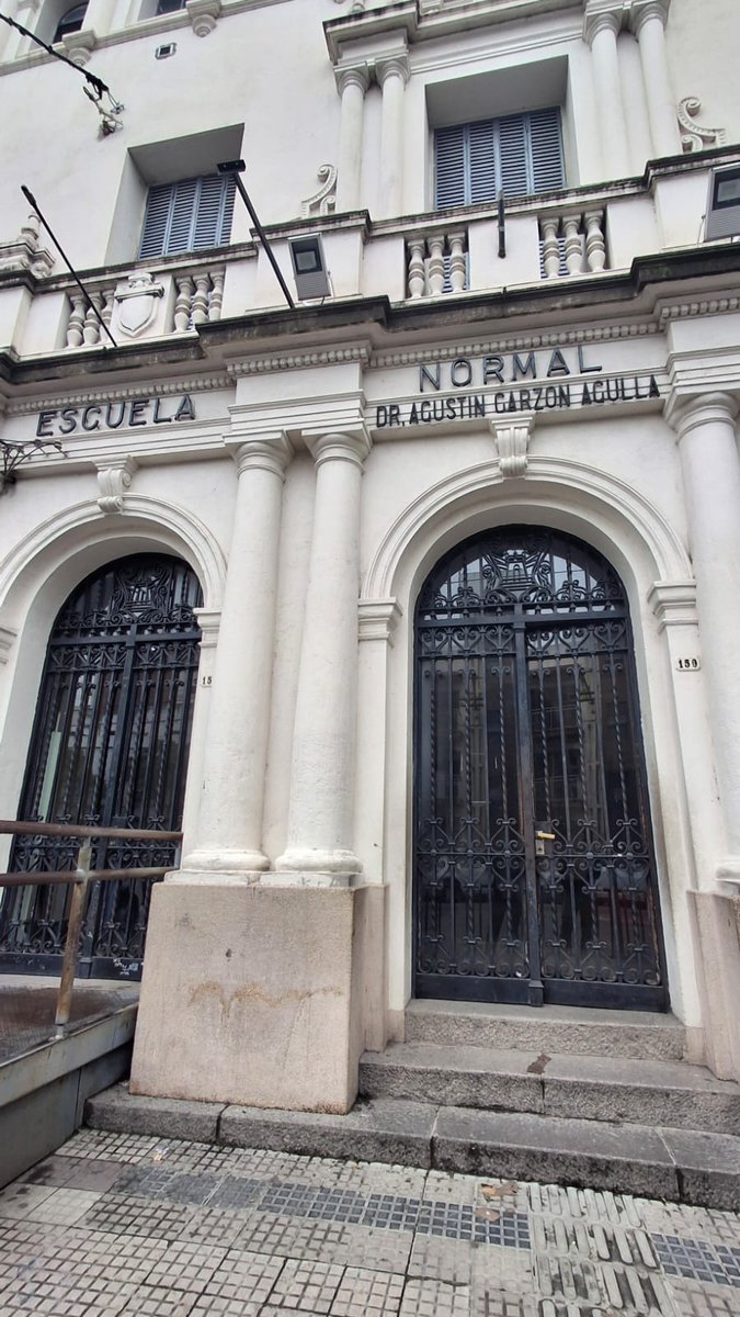 leoguevara80's tweet image. #Cordoba se hace oficial el cobro a familias de los operativos de seguridad provocados por amenazas de bombas en escuelas "cuatro millones de pesos" montó que tienen que pagar los padres de los alumnos involucrados. Movil @radiomitrecba.