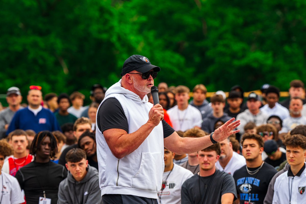 UPIKE FOOTBALL tweet media