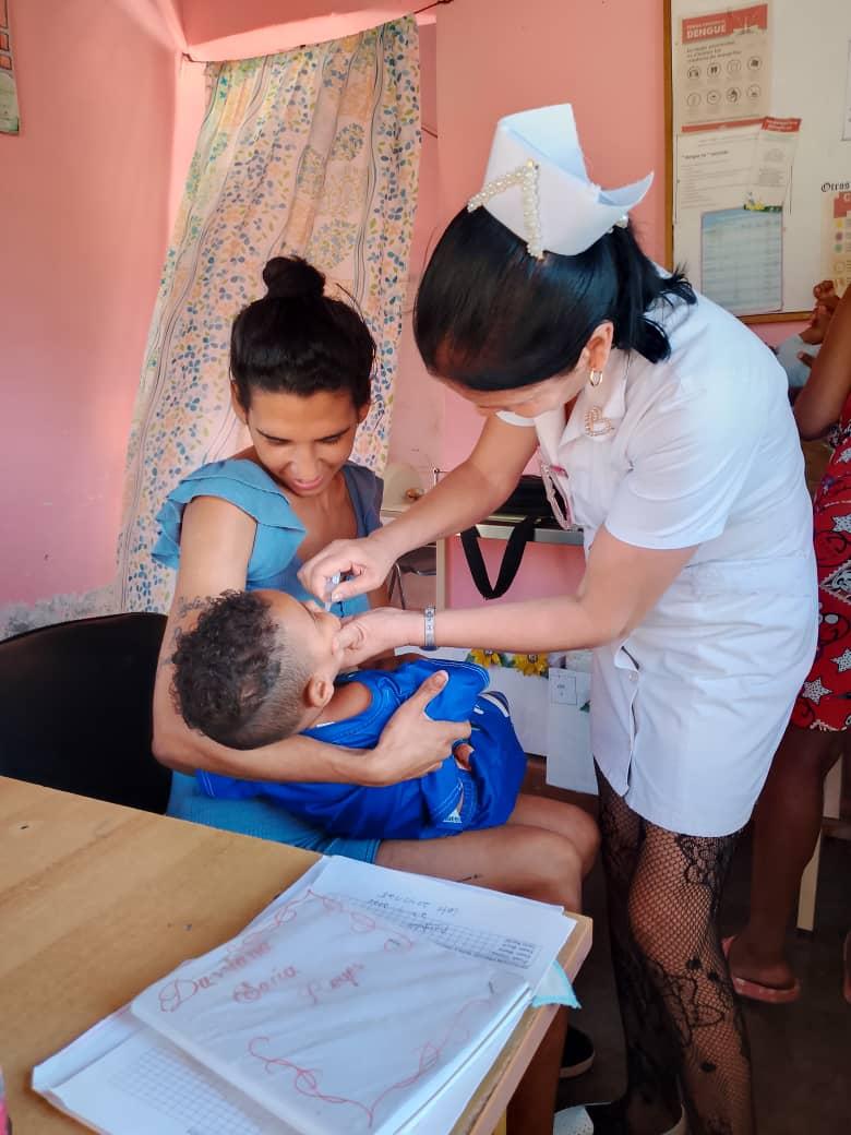 #Jobabo inició este lunes la edición 65 de la Campaña de Vacunación Antipoliomelítica Oral Bivalente y con ello inmunizar a más de mil 150 infantes contra esta enfermedad viral que puede causar discapacidad. #salud