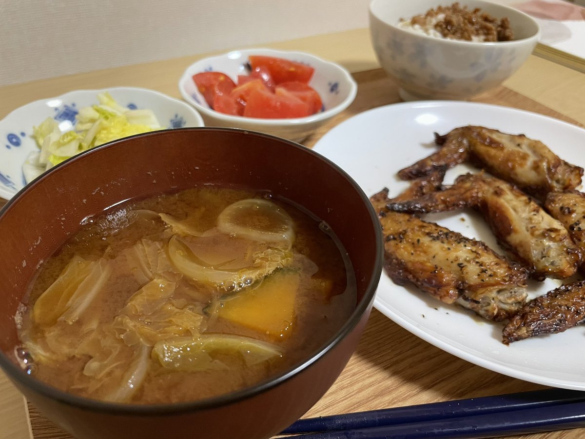 マキ tweet media