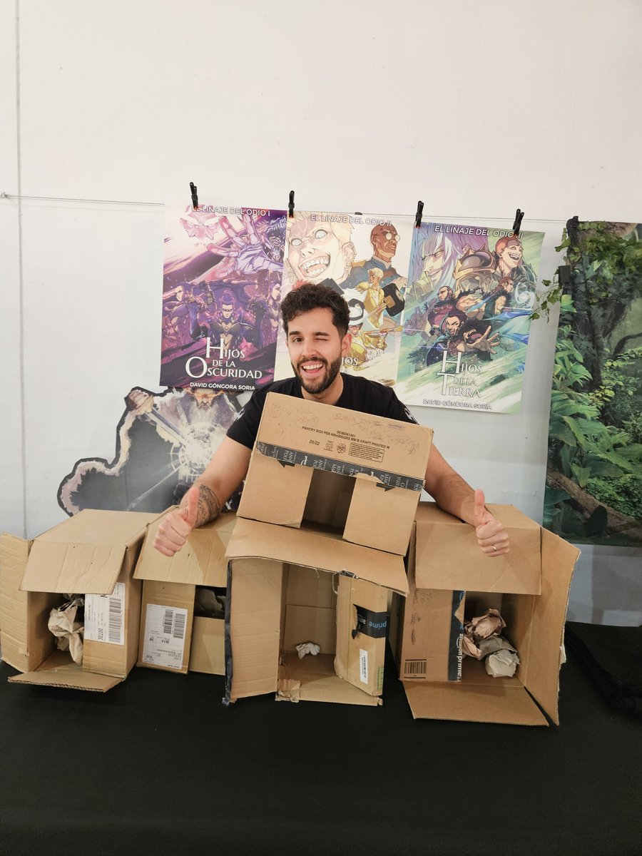 dragenthebook's tweet photo. ¡Una vez más, ha sido una Ficzone espectacular! 😱 

No solo casi habéis agotado el stock de libros, sino que he conocido a muchos nuevos lectores increíbles con los que he pasado un rato espectacular 😁 https://t.co/xgoO4WtdPk