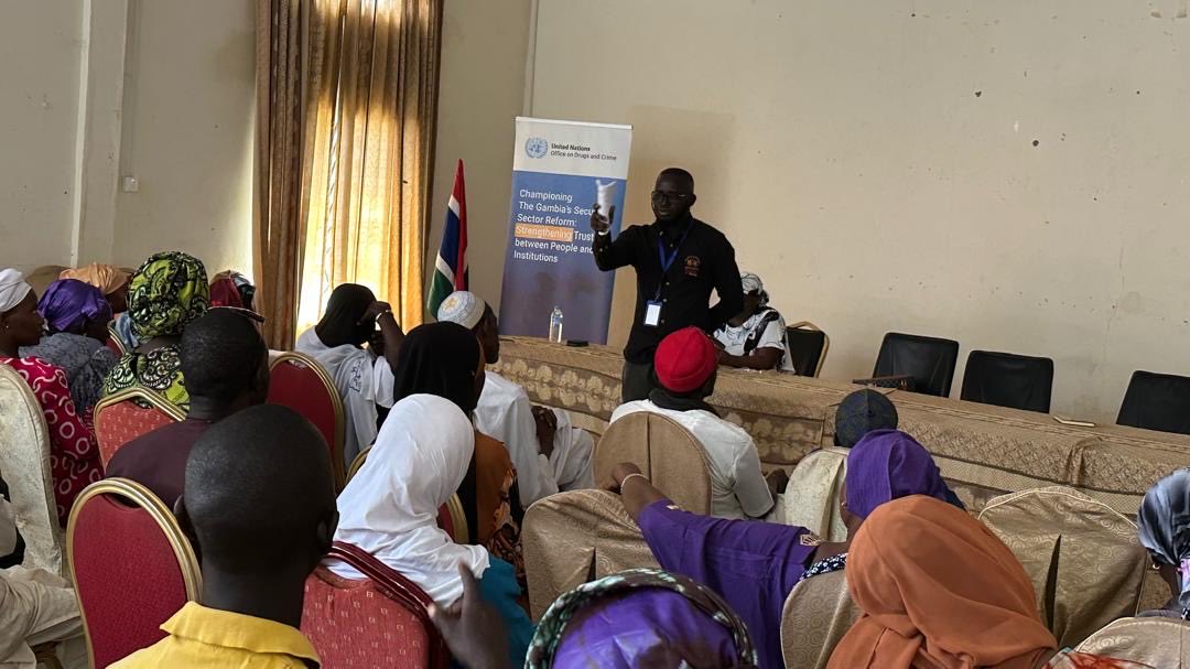 UNODC_WCAfrica's tweet photo. Gambia 📍
Strong community engagement in Mansakonko, LRR as participants dive into dynamic discussions on security Sector Reform (SSR)- deepening their understanding of the vital role oversight institutions play in advancing accountable, people centred security governance in 🇬🇲 https://t.co/ZlwZvaF63i
