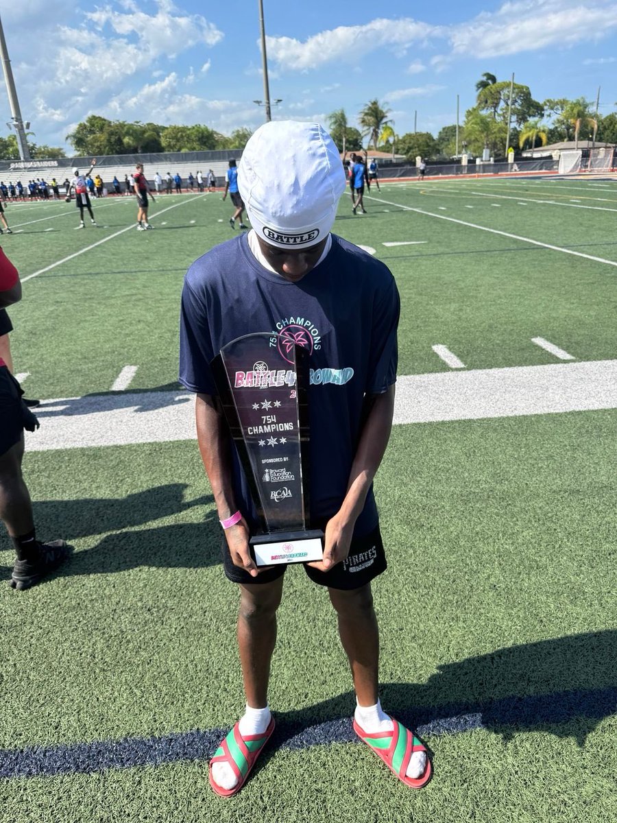 youngshinerr4's tweet photo. Great effort at battle 4 broward blessed to be champions with my amazing team!! @CoachSamCurry @BrandonHuggin19 
@Clinte103 https://t.co/qaDBwG4yKb
